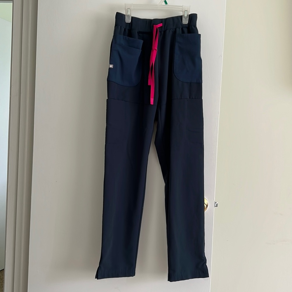 Figs Scrub pants. Straight leg with 9 pockets. Dark harbor collection. Small.